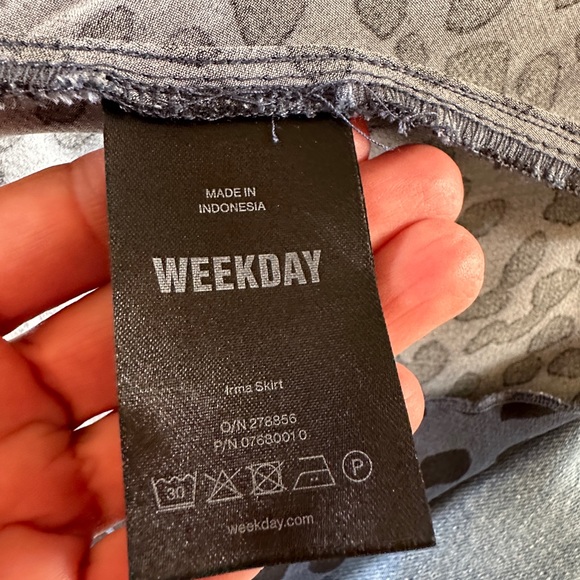 Weekday Midi leopard viscose Skirt - Picture 4 of 6